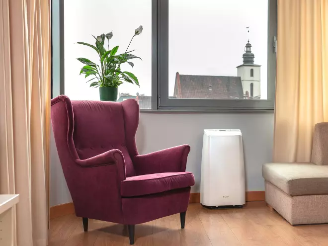 Klimatyzator przenośny Fersk Vind 2 montaż przy oknie 