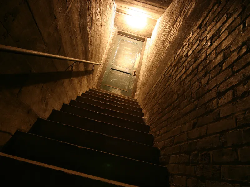 Domowe sposoby na wilgoć w piwnicy - osuszacz powietrza